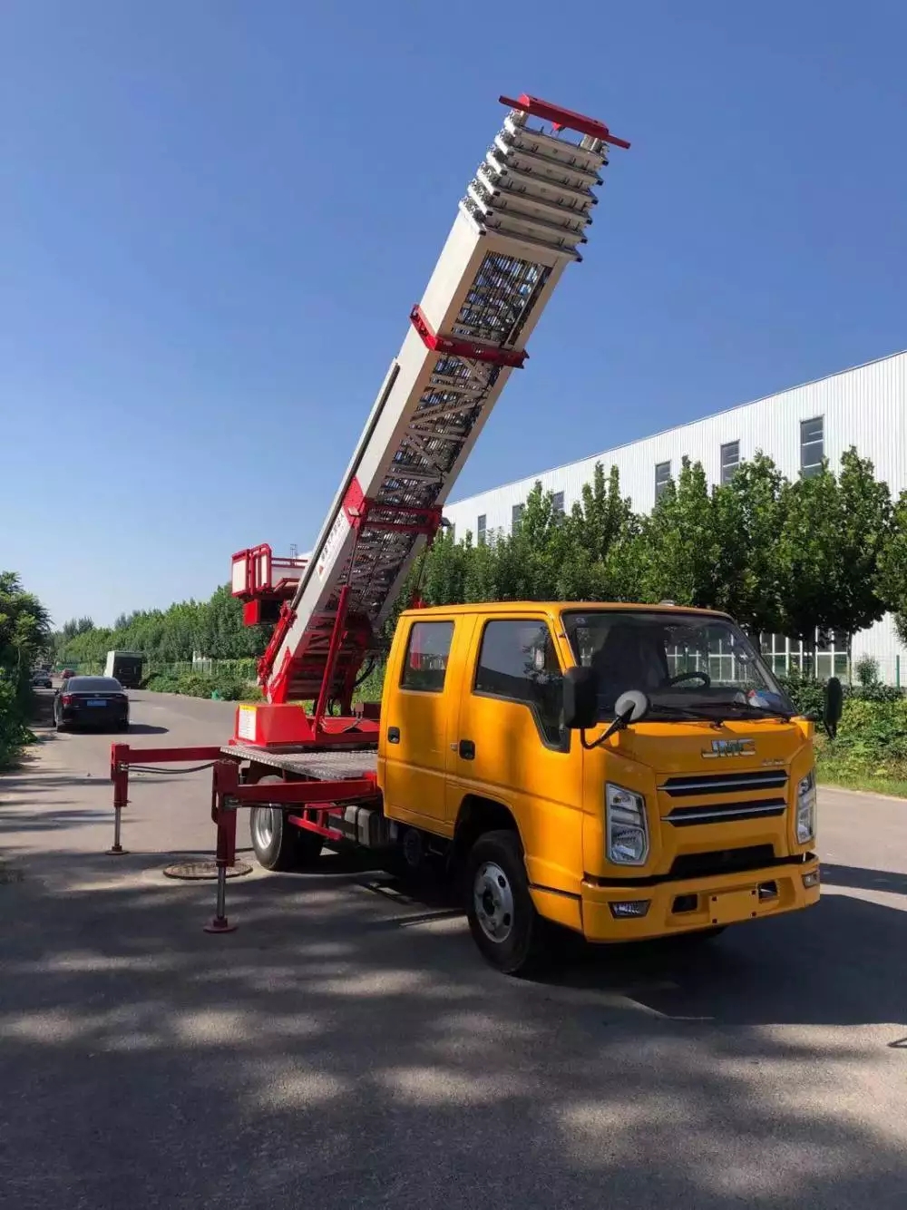 杞县附近的云梯车出租服务：轻松解决高空作业需求